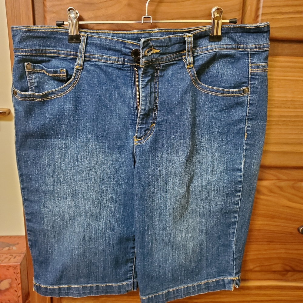 Nine West size 10 bermuda Jean short